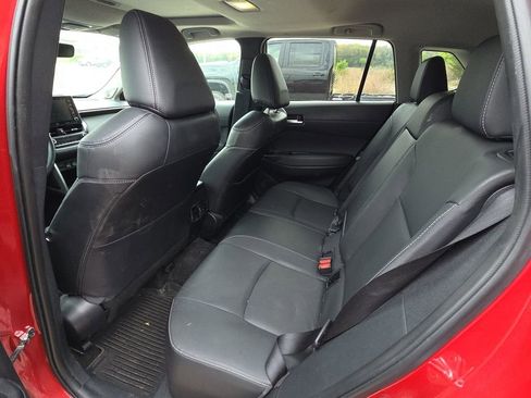 Used 2022 Toyota Corolla Cross XLE w/ Convenience Package image 13