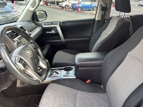 Used 2015 Toyota 4Runner SR5 image 5