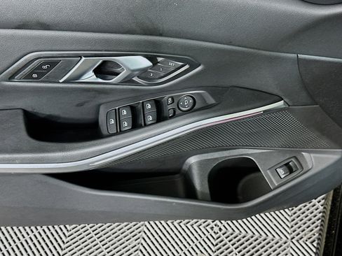 Used 2025 BMW 330i Sedan image 15