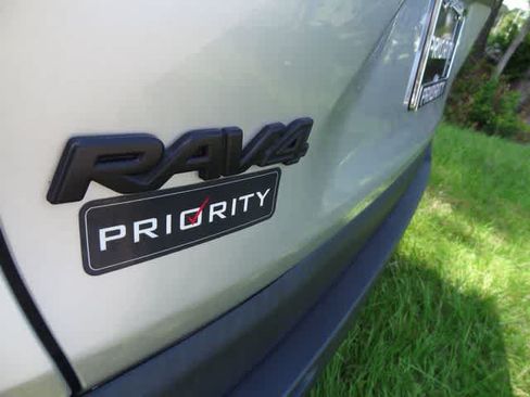 Used 2023 Toyota RAV4 LE AWD/4WD image 31