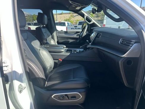 Used 2025 Jeep Wagoneer L 4WD image 15