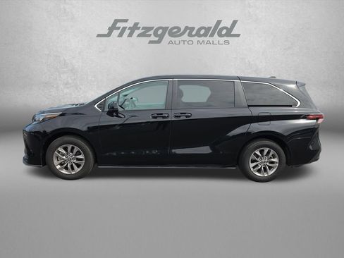 Used 2025 Toyota Sienna LE FWD image 5