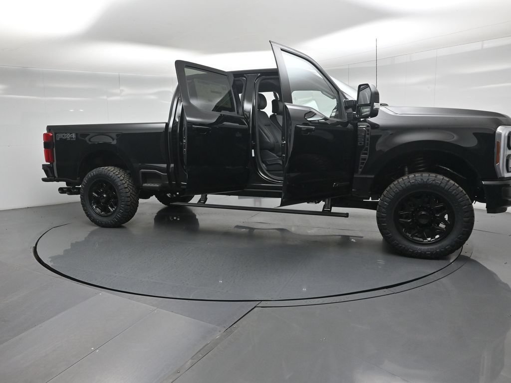 New 2026 Ford F250 Lariat w/ Black Appearance Package AWD/4WD image 32