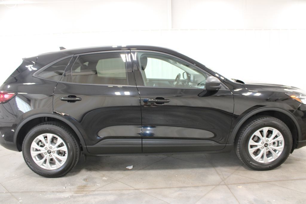 Used 2025 Ford Escape Active AWD/4WD image 11