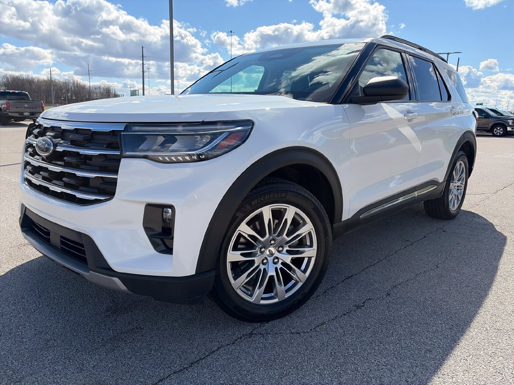 Used 2025 Ford Explorer Active w/ Active Comfort Package AWD/4WD image 3
