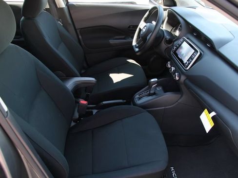 Certified 2025 Nissan Kicks Play S FWD image 31