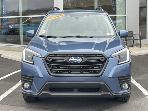 Used 2022 Subaru Forester Premium image 9