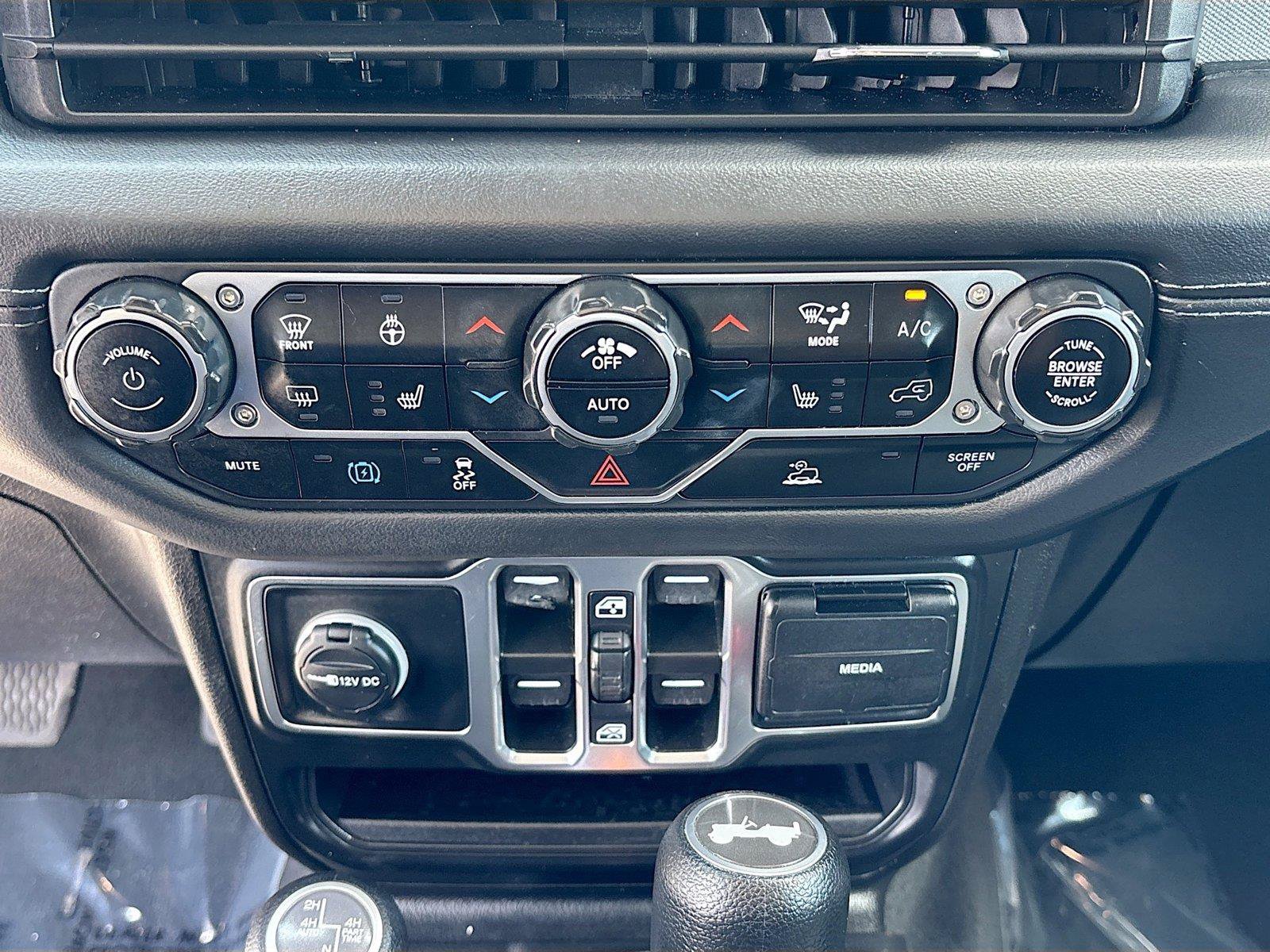 Used 2024 Jeep Wrangler Unlimited Sahara AWD/4WD image 15