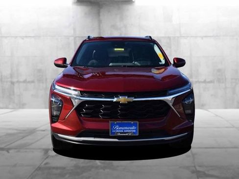 Used 2025 Chevrolet Trax LT w/ LT Convenience Package image 4