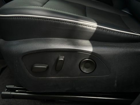 Used 2025 Buick Enclave Preferred FWD image 12