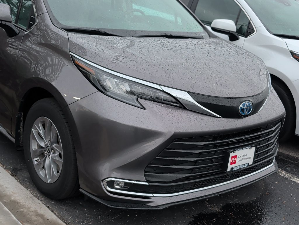 Certified 2024 Toyota Sienna XLE AWD/4WD image 9