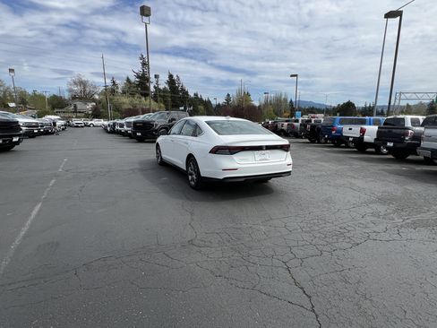 Used 2024 Honda Accord EX image 4