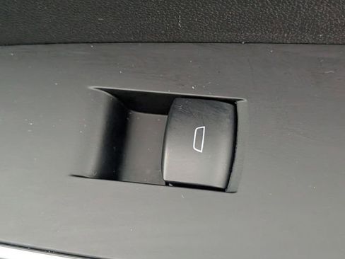 Used 2025 GMC Acadia Elevation image 36