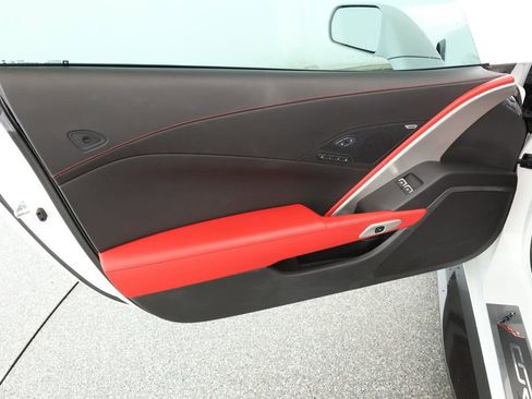 Used 2016 Chevrolet Corvette Z06 w/ 3LZ Preferred Equipment Group image 9