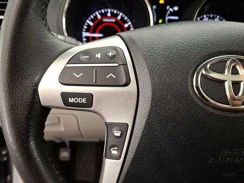 Used 2012 Toyota Highlander Limited w/ Tow Pkg AWD/4WD image 9