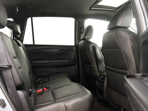 Used 2023 Honda Passport EX-L image 12