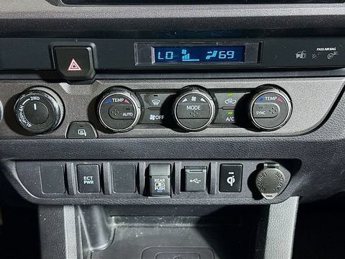 Used 2021 Toyota Tacoma TRD Off-Road AWD/4WD image 16