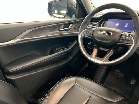 Used 2024 Jeep Grand Cherokee Limited AWD/4WD image 11