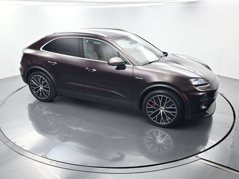 Certified 2025 Porsche Macan 4S Electric AWD/4WD image 43