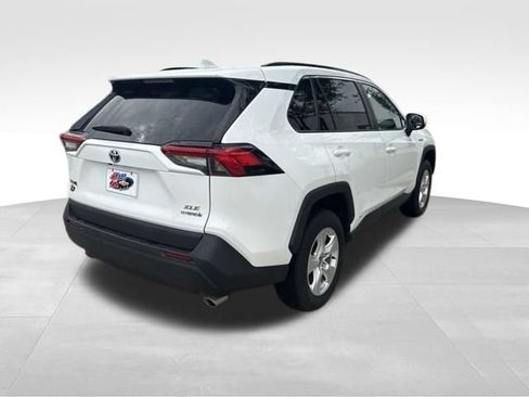 Used 2021 Toyota RAV4 XLE AWD/4WD image 8