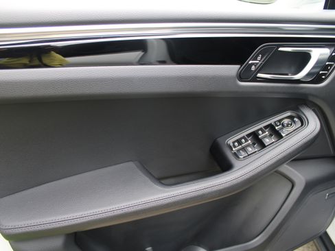 Certified 2026 Porsche Macan Turbo AWD/4WD image 25