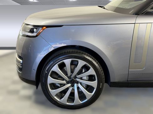New 2026 Land Rover Range Rover Long Wheelbase SE AWD/4WD image 10