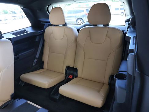 Used 2018 Volvo XC90 T5 Momentum w/ Convenience Package AWD/4WD image 24