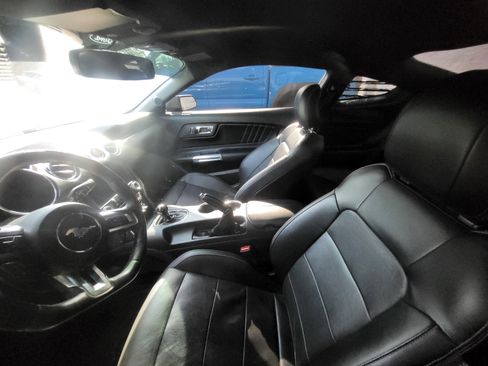 Used 2017 Ford Mustang GT Premium w/ GT Performance Package RWD image 10