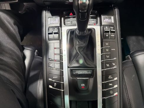 Used 2018 Porsche Macan image 16