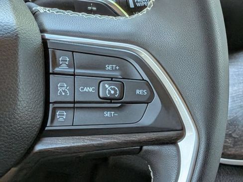 Used 2023 Jeep Grand Cherokee L Limited w/ Luxury Tech Group II AWD/4WD image 22