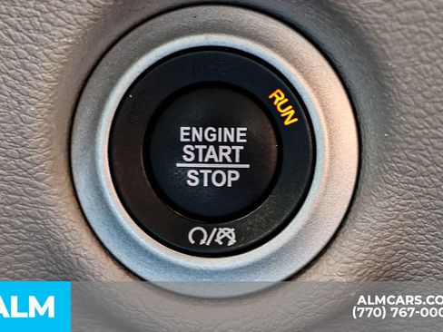 Used 2024 Chrysler Pacifica Touring-L image 46