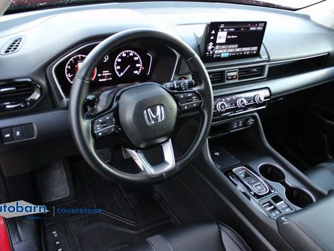 Used 2023 Honda Pilot Touring image 11