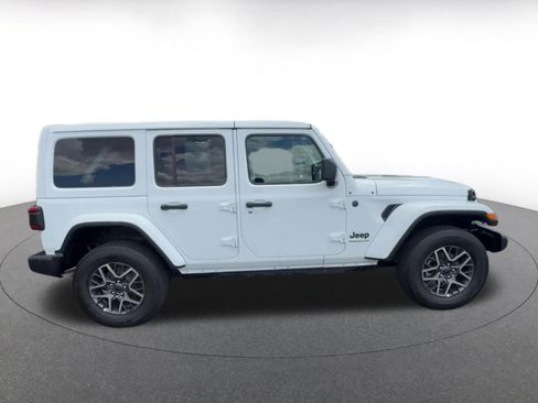 Used 2025 Jeep Wrangler Unlimited Sahara AWD/4WD image 16