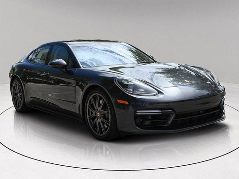 Used 2023 Porsche Panamera GTS image 7
