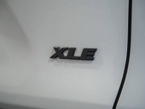 Used 2021 Toyota RAV4 XLE w/ Convenience Package FWD image 7