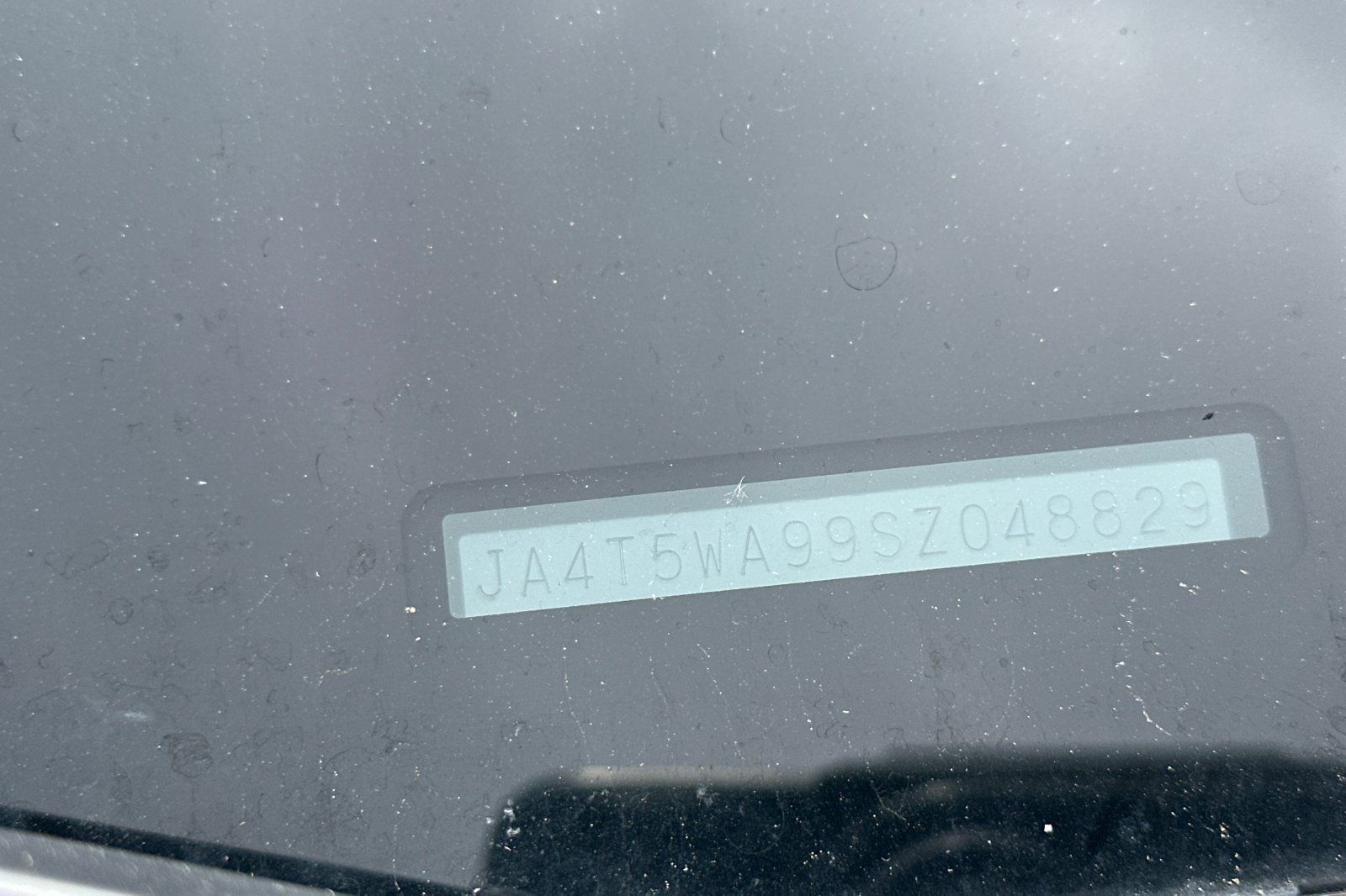 Used 2025 Mitsubishi Outlander 4WD Plug-In Hybrid image 3