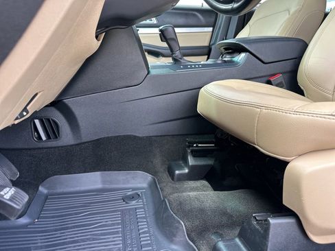 Used 2017 Ford Explorer XLT w/ Equipment Group 202A FWD image 33