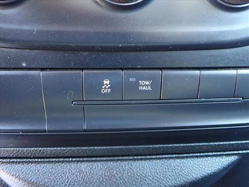 Used 2021 RAM 1500 Classic SLT image 18