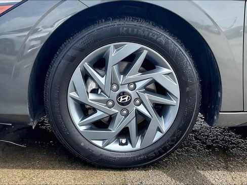Used 2024 Hyundai Elantra SEL FWD image 33