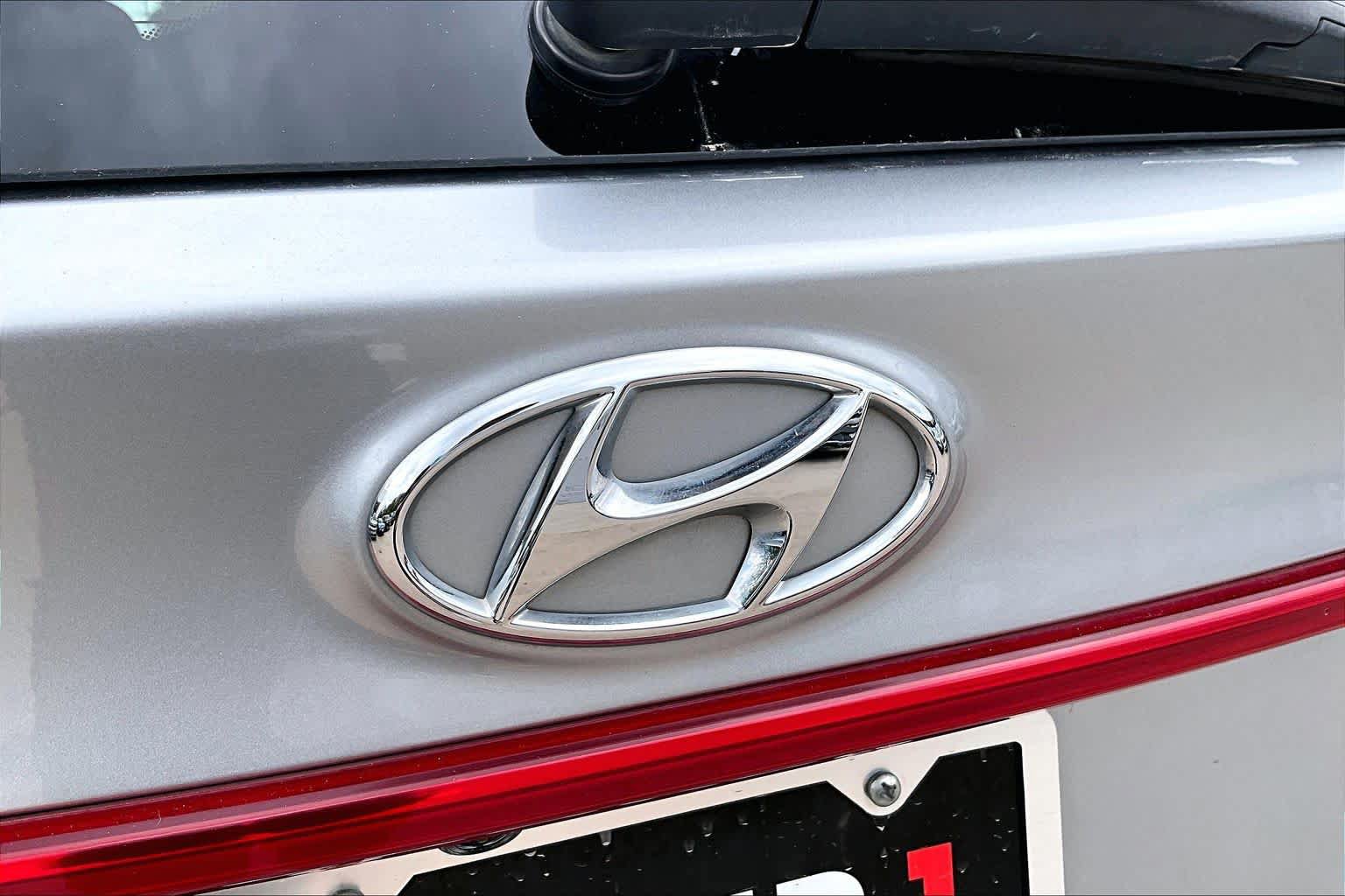 Used 2022 Hyundai Santa Fe SEL FWD image 9
