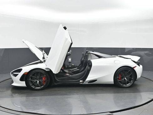Used 2020 McLaren 720S Performance RWD image 35