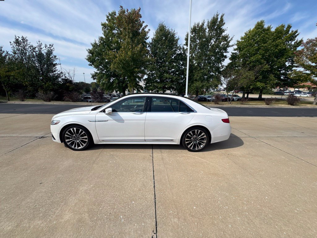 Used 2018 Lincoln Continental Select AWD/4WD image 6