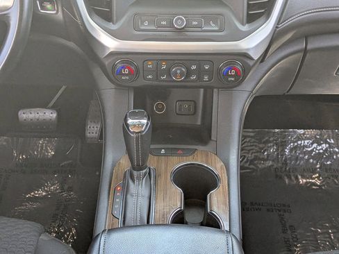 Used 2019 GMC Acadia SLE image 18