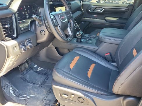 Used 2024 GMC Sierra 1500 AT4 w/ Technology Package AWD/4WD image 12