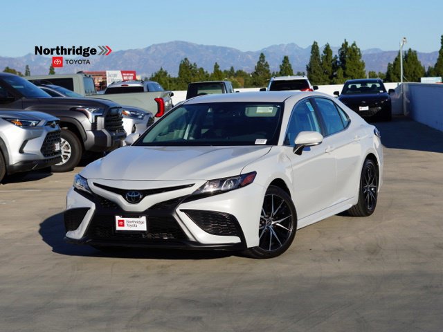 Used 2024 Toyota Camry SE w/ Convenience Package FWD image 4