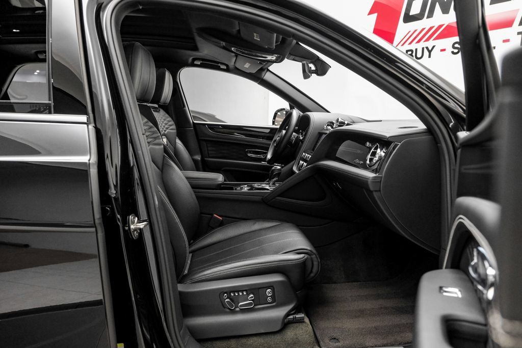 Used 2023 Bentley Bentayga Extended Wheelbase AWD/4WD image 33