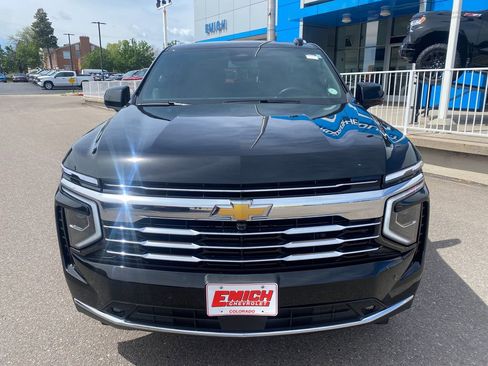 Used 2025 Chevrolet Suburban LT w/ Comfort Package AWD/4WD image 8