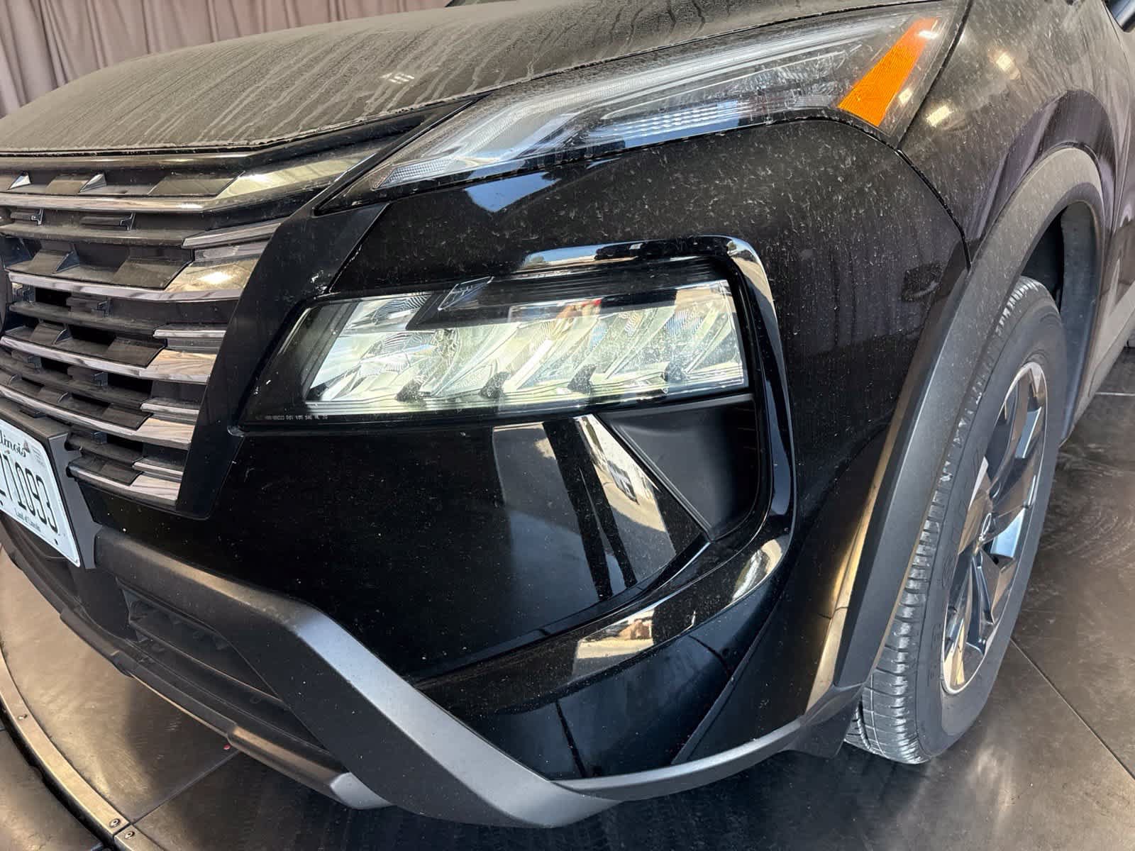 Used 2025 Nissan Rogue SV AWD/4WD image 9