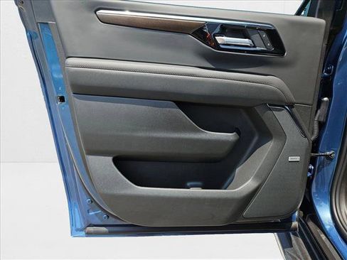 New 2025 Chevrolet Suburban High Country image 14