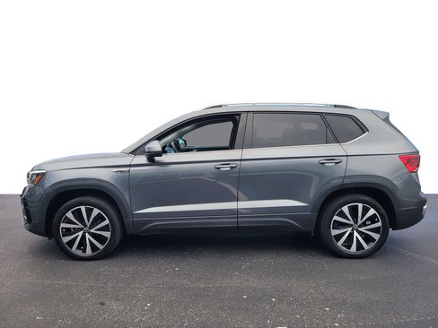 Used 2022 Volkswagen Taos SE FWD image 5